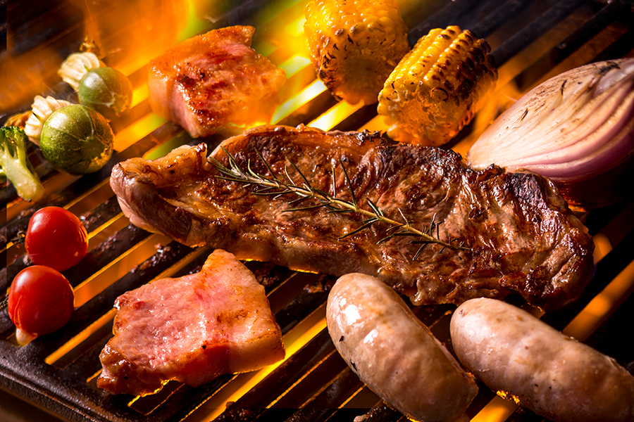 開放的なロケーションでグランピングBBQ