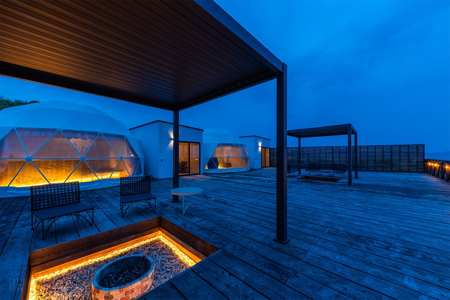 定員8名のダブルドーム